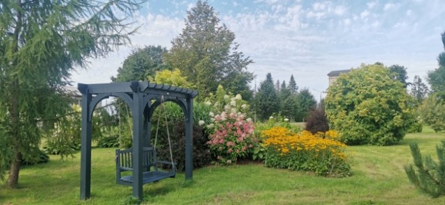 Āra lasītava pie Rubenes bibliotēkas